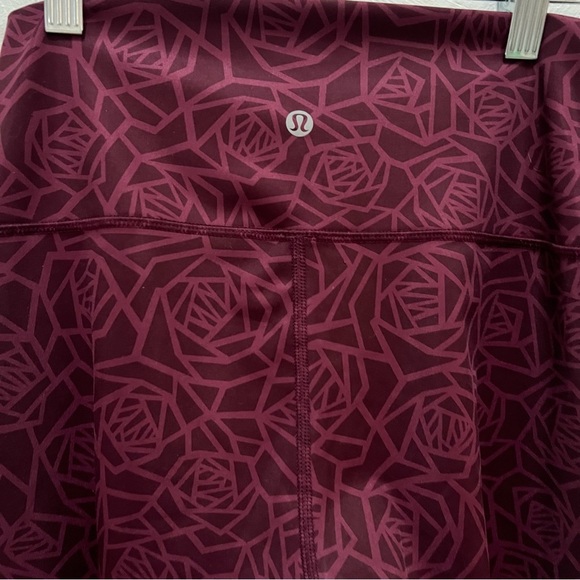 Women’s Lululemon full length  Maroon Leggings size 6 - Picture 2 of 4